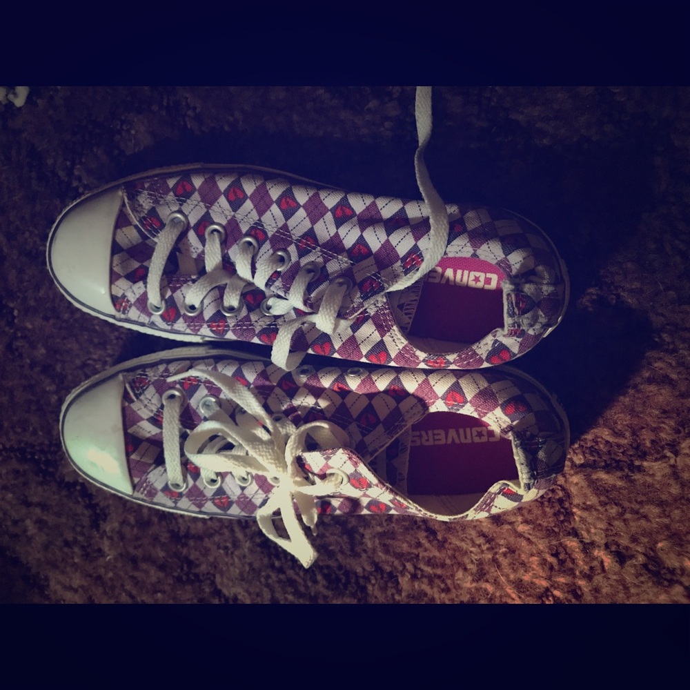 Converse sneakers queen of hearts